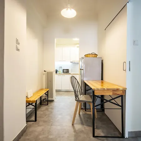 Acropolis Delux 1st Flr Aprt Up 4 Guests By Lodgespot *